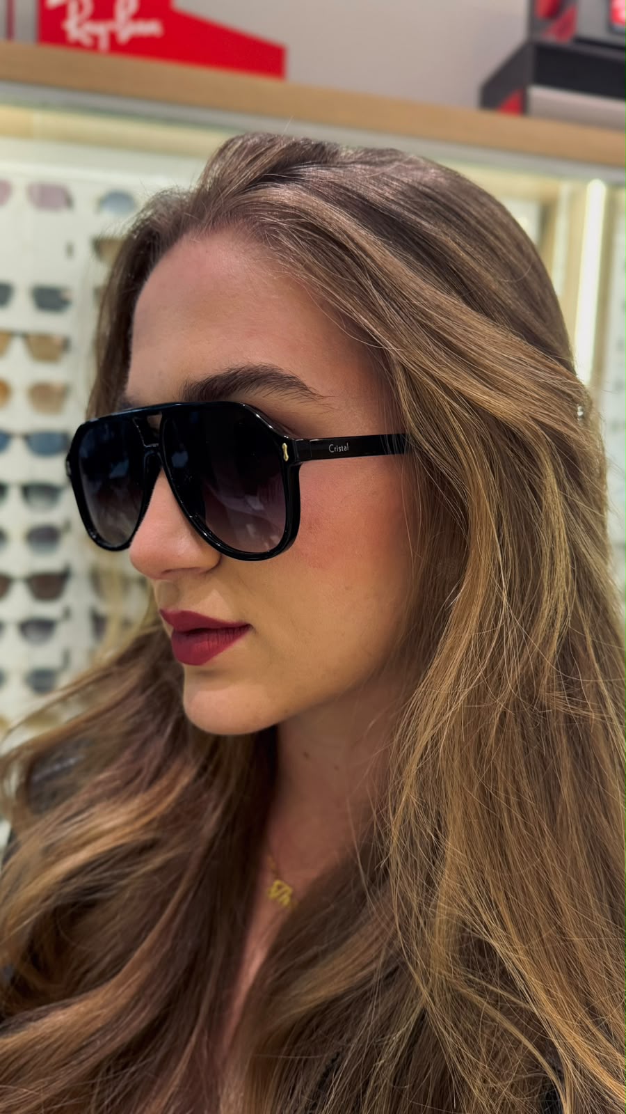 Thalita em um look azul na academia